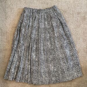 💕🌸 Banana Republic Pleated Lined Midi Skirt Black White Cream Print M EUC